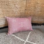 Motif 1 in pink hue. Cactus silk pillowcase handmade in Morocco. Measures approx. 40x60 cm.