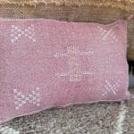 Motif 1 in pink hue. Cactus silk pillowcase handmade in Morocco. Measures approx. 40x60 cm.