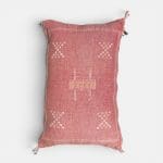 Motif 1 in pink hue. Cactus silk pillowcase handmade in Morocco. Measures approx. 40x60 cm.