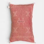 Motif 2 in pink hue. Cactus silk pillowcase handmade in Morocco. Measures approx. 40x60 cm.