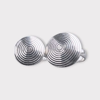 Wunderschöner runder Silberring mit Spiralmotiv. Schlicht und elegant. Handgefertigt in Tiznit in Marokko. Der Spiralring ist in zwei Größen (Spirale im Durchmesser) erhältlich.