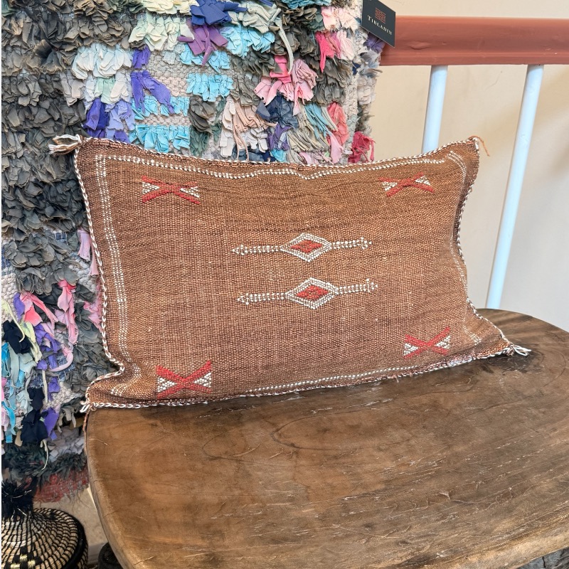 Motif 3 in earthy tones. Cactus silk pillowcase handmade in Morocco. Measures 40x60 cm.