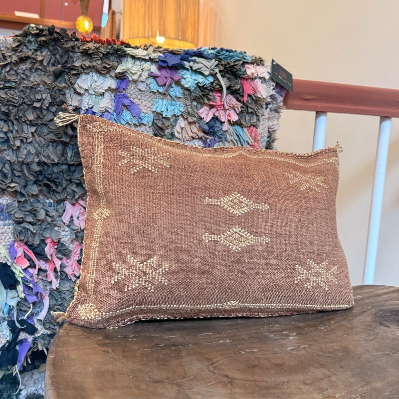 Motif 4 in earthy tones. Cactus silk pillowcase handmade in Morocco. Measures 40x60 cm.
