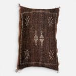 Motif 5 in earthy tones. Cactus silk pillowcase handmade in Morocco. Measures 40x60 cm.