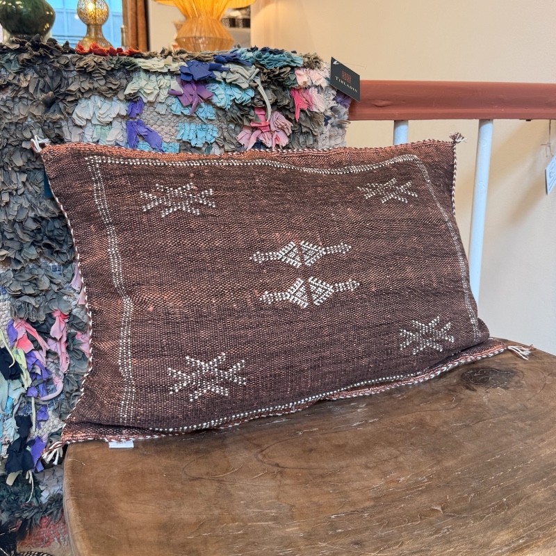 Motif 5 in earthy tones. Cactus silk pillowcase handmade in Morocco. Measures 40x60 cm.