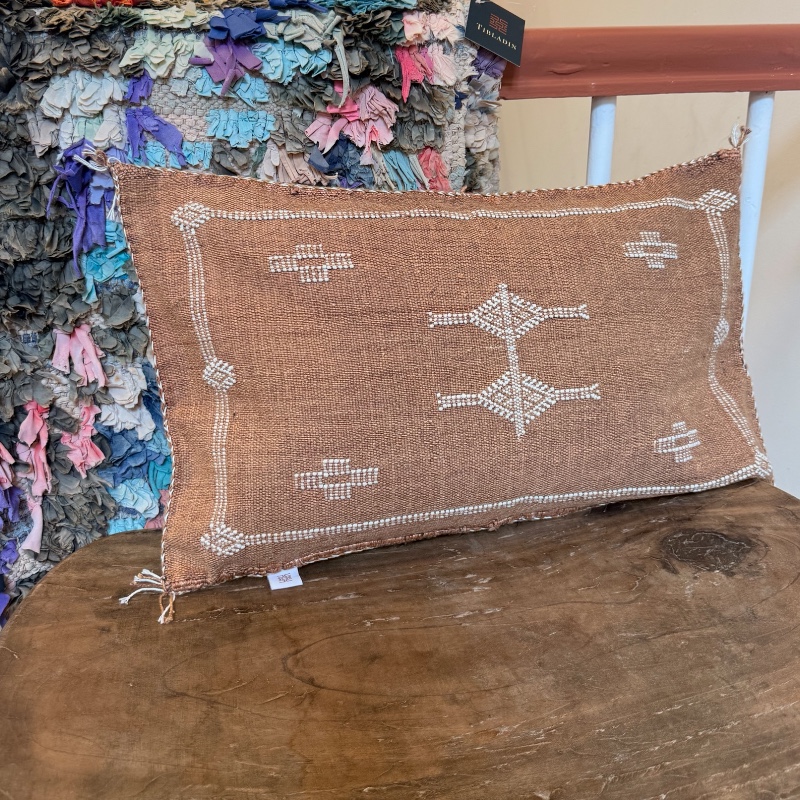 Motif 6 in earthy tones. Cactus silk pillowcase handmade in Morocco. Measures 40x60 cm.