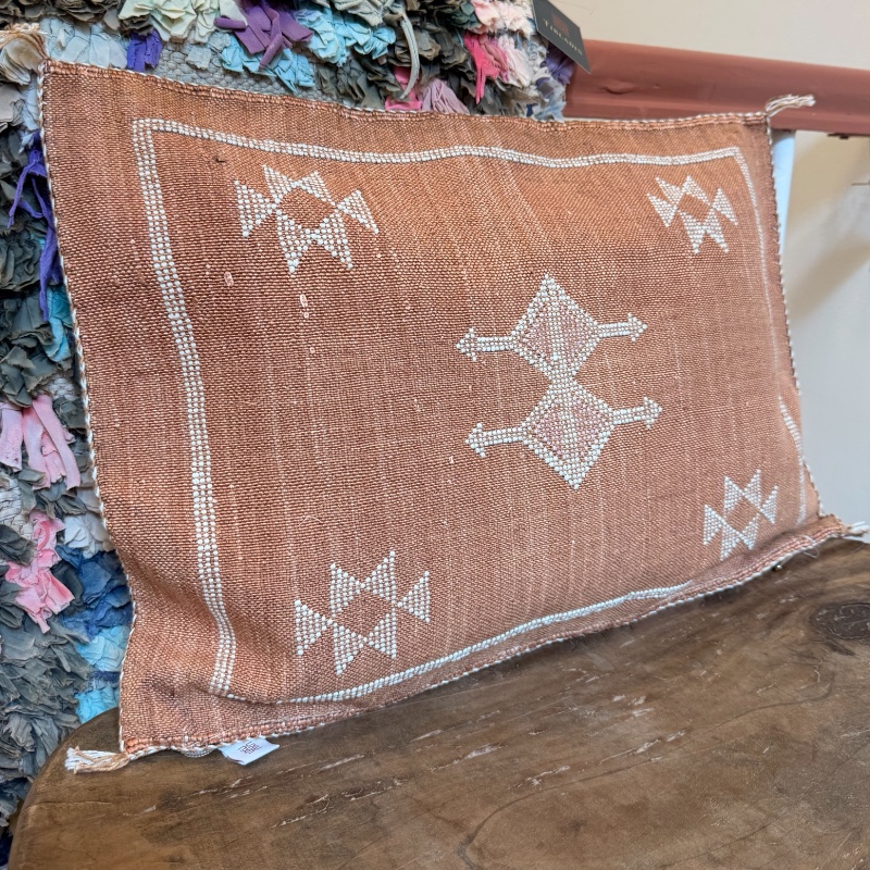 Motif 7 in earthy tones. Cactus silk pillowcase handmade in Morocco. Measures 40x60 cm.
