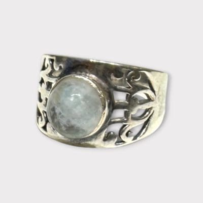 Ring with moonstone
