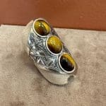 Tigerøye_maroc stor sølvring med tre store tigerøyesteiner.