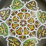 plateau en bois peint_FOREST dans des tons vert poussiéreux et jaune