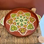 plateau en bois peint_TERRA aux couleurs terre cuite poussiéreuse et verte