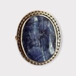 Sølvring med stor fiolett sodalittstein