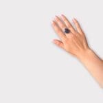 Sølvring med stor fiolett sodalittstein