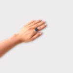 Sølvring med stor fiolett sodalittstein