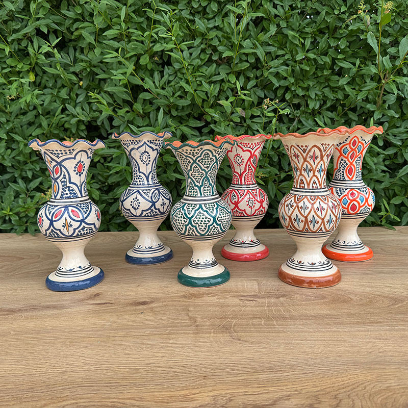 bølgede-vaser-i-marokkansk-keramik_flere-farver_ Marokkaanse keramische golvende vazen in verschillende kleuren