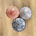 Prachtige Marokkaanse keramieken kommen in drie verschillende varianten, elk met een traditioneel Marokkaans patroon in fijne kleuren. 20 cm in diameter en handgemaakt in Marokko.
