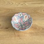 Prachtige Marokkaanse keramieken kommen met het traditionele Marokkaanse patroon in lichtblauw met rode details. 20 cm in diameter en handgemaakt in Marokko.
