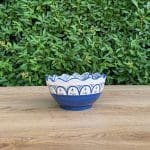 Prachtige Marokkaanse keramieken kommen met het traditionele Marokkaanse patroon in donkerblauw. 20 cm in diameter en handgemaakt in Marokko.