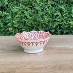 Prachtige Marokkaanse keramieken kommen met het traditionele Marokkaanse patroon in oranje. 20 cm in diameter en handgemaakt in Marokko.