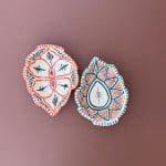 Magnifiques bols marocains en forme de feuille unique. Disponibles en deux variantes, chacune avec son propre motif marocain. Fabriqués à la main au Maroc, ces bols mesurent 20 cm de long, 16 cm de large et 5,5 cm de haut.