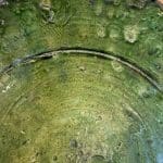 Tamegroute skål_-tandad-kant-på-fot_GROeN_1