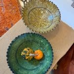 Tamegroute-skål_-tandad-kant-på-fot_flerfärgad_2