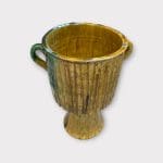 bloempot-schuilplaatsen-op-een-voet-geel-Tamegroute_10