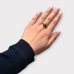 ring med vakker tigerøyestein