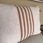 Halima sengetæppe med brune striber i 100% bomuld