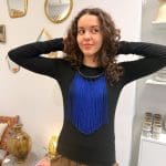 Pearl necklace with blue pearls and dark blue necklace in braided leather.