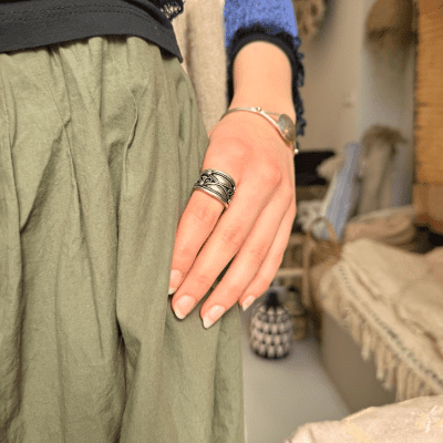 Tamila handgemaakte zilveren ring variant 2 - onderdeel van de Amara collectie.