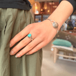 ring met een prachtige ronde turkooizen steen