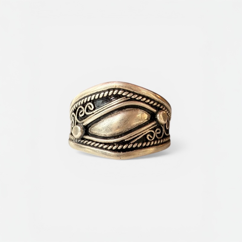Photoroom_20260418_133357 Tamila 1 ring in zilver. Handgemaakt. Onderdeel van de Amara collectie.