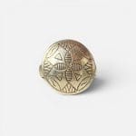 smuk rund ring med motivet paradisets blomst.