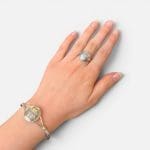 smuk rund ring med motivet paradisets blomst.