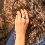 smuk rund spiralring med et harmonisk udtryk.