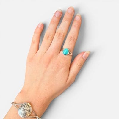 ring met een prachtige ronde turkooizen steen