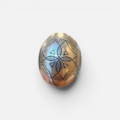 Beautiful silver ring, round in shape with beautiful silver patterns.