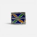Magnifique bague en argent émaillée de bleu, gris et jaune, fabriquée à la main au Maroc.