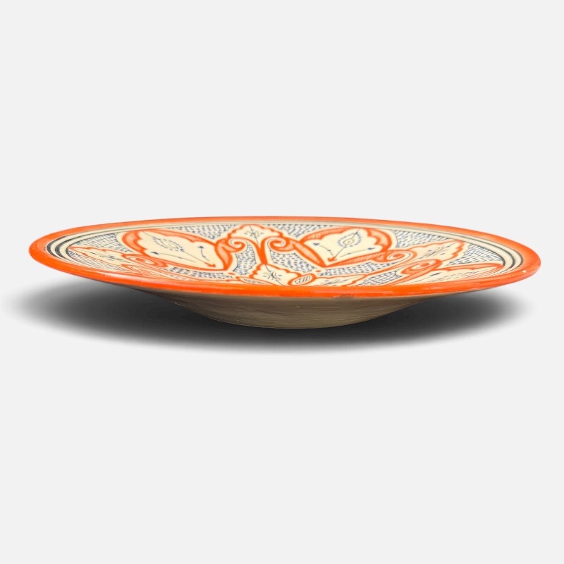 Orange marokkansk keramikfad håndlavet i Marokko. Smukt detaljeret mønster. Måler 35 cm i diameter.