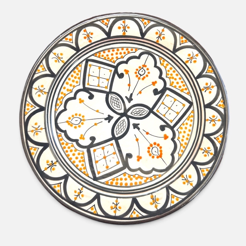 Black ceramic plate with yellow pattern handmade in Morocco. Measures 26 cm.