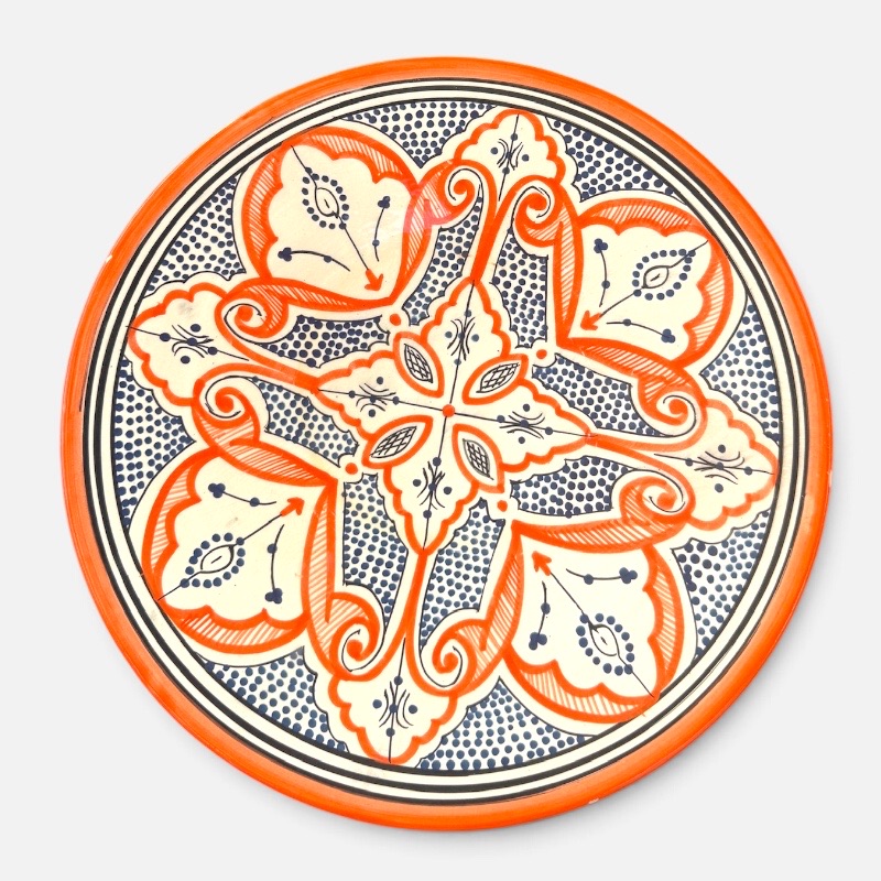 Orange marokkansk keramikfad håndlavet i Marokko. Smukt detaljeret mønster. Måler 35 cm i diameter.