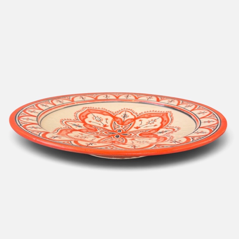 Orange marokkansk keramikfad håndlavet i Marokko. Smukt detaljeret mønster. Måler 35 cm i diameter.