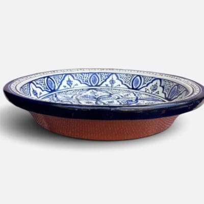 Couscousfat som måler 41 cm. Vakker marineblå farge med detaljert mønster.