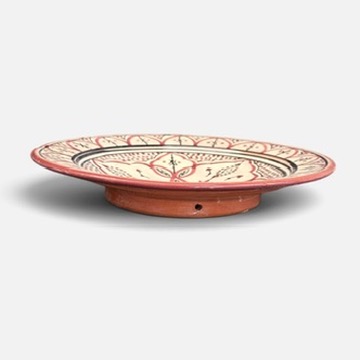 rosafarvet keramik tallerken håndlavet i marokko, måler 26 cm.