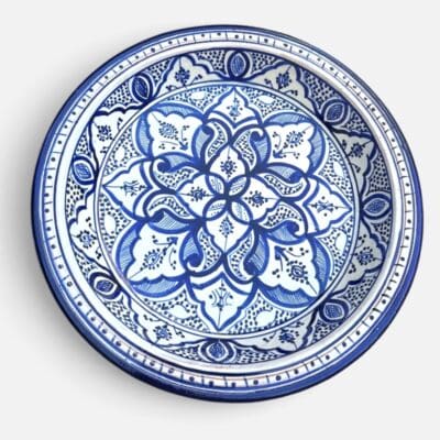 Couscousfat som måler 41 cm. Vakker marineblå farge med detaljert mønster.