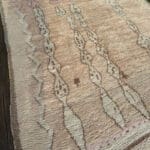 Stort vintage Boujaad tæppe i lyse sarte farver, beige og rosa