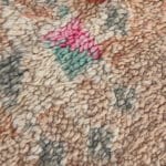 Rosalie_ vintage Boujaad tapijt in crème- en roze tinten