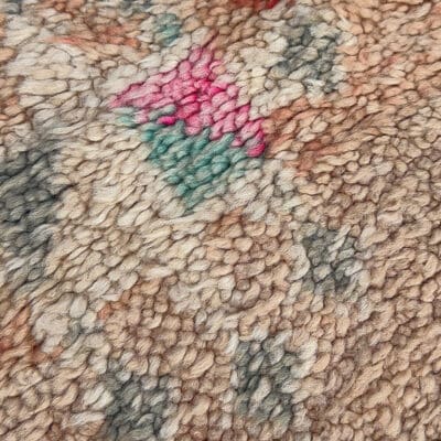 Rosalie_ vintage Boujaad tapijt in crème- en roze tinten
