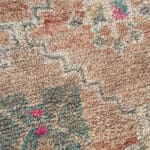 Rosalie_ vintage Boujaad tapijt in crème- en roze tinten